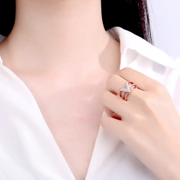 🔵𝟲𝟱%𝗢𝗙𝗙 𝗯𝘂𝗻𝗱𝗹𝗲𝘀 𝟯+🔵 NEW CZ V Shape Adjustable Ring - Picture 6 of 11